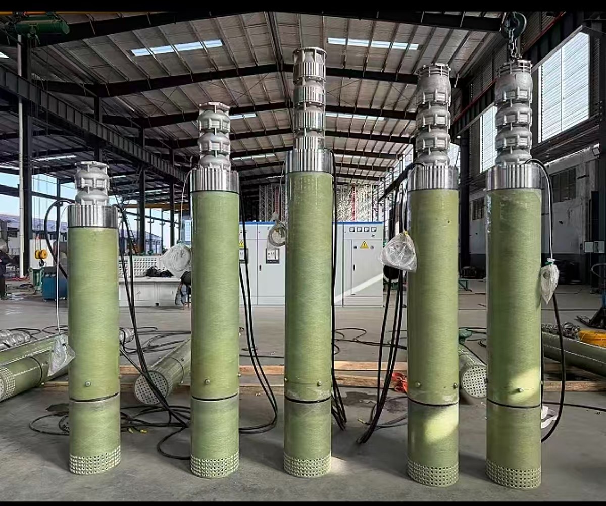 玻璃鋼導流罩潛水電泵整裝待發(fā)